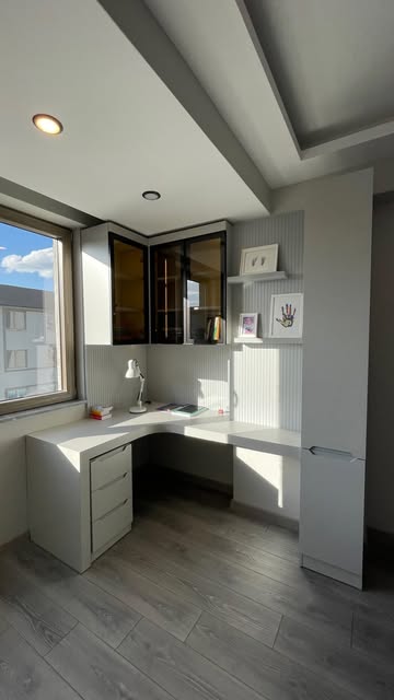 Özel ölçüde çalışma masası ve ofis mobilyası